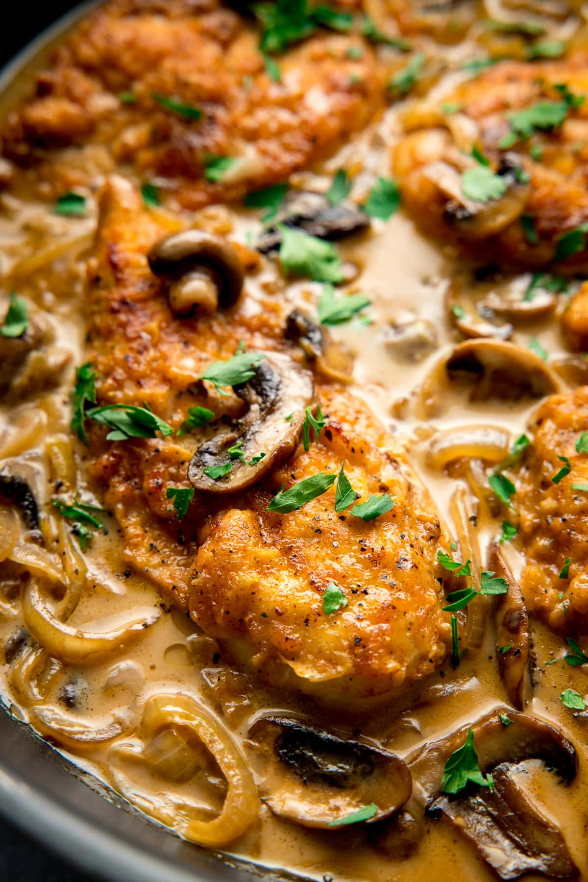 chicken marsala with mushrooms and onions in a pan