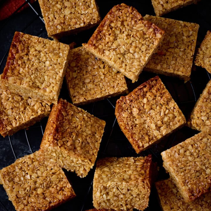 Easy Flapjack Recipe [Soft & Chewy]