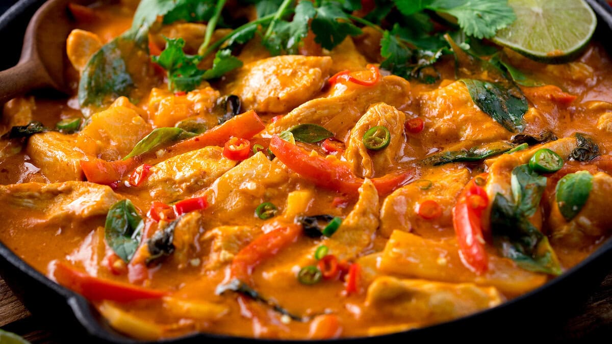 Thai Red Chicken Curry (Easy, Aromatic & Crowd-Pleasing)
